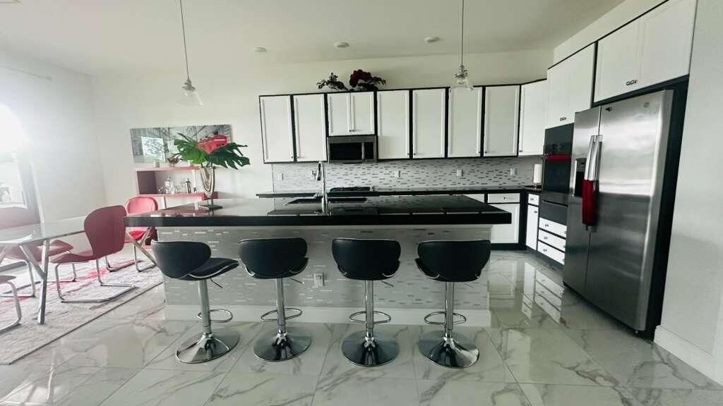 For Sale: $1,050,000 (3 beds, 3 baths, 3066 Square Feet)