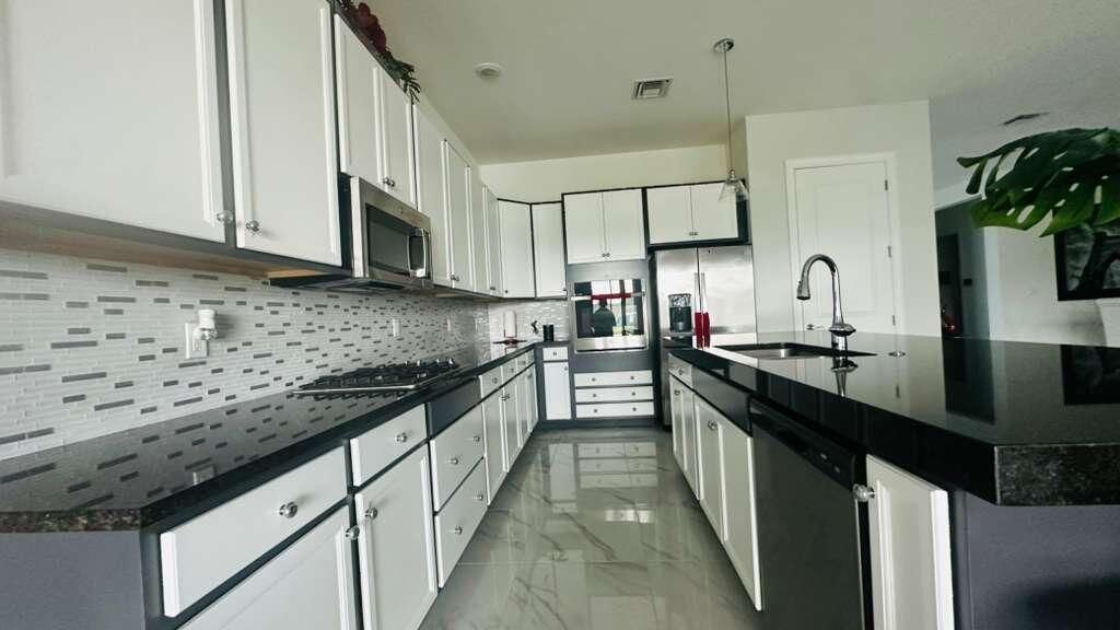 For Sale: $1,050,000 (3 beds, 3 baths, 3066 Square Feet)