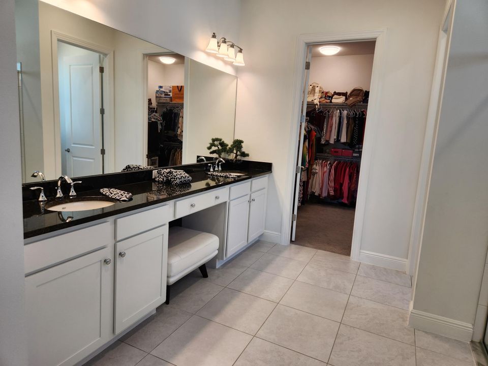 For Sale: $1,050,000 (3 beds, 3 baths, 3066 Square Feet)