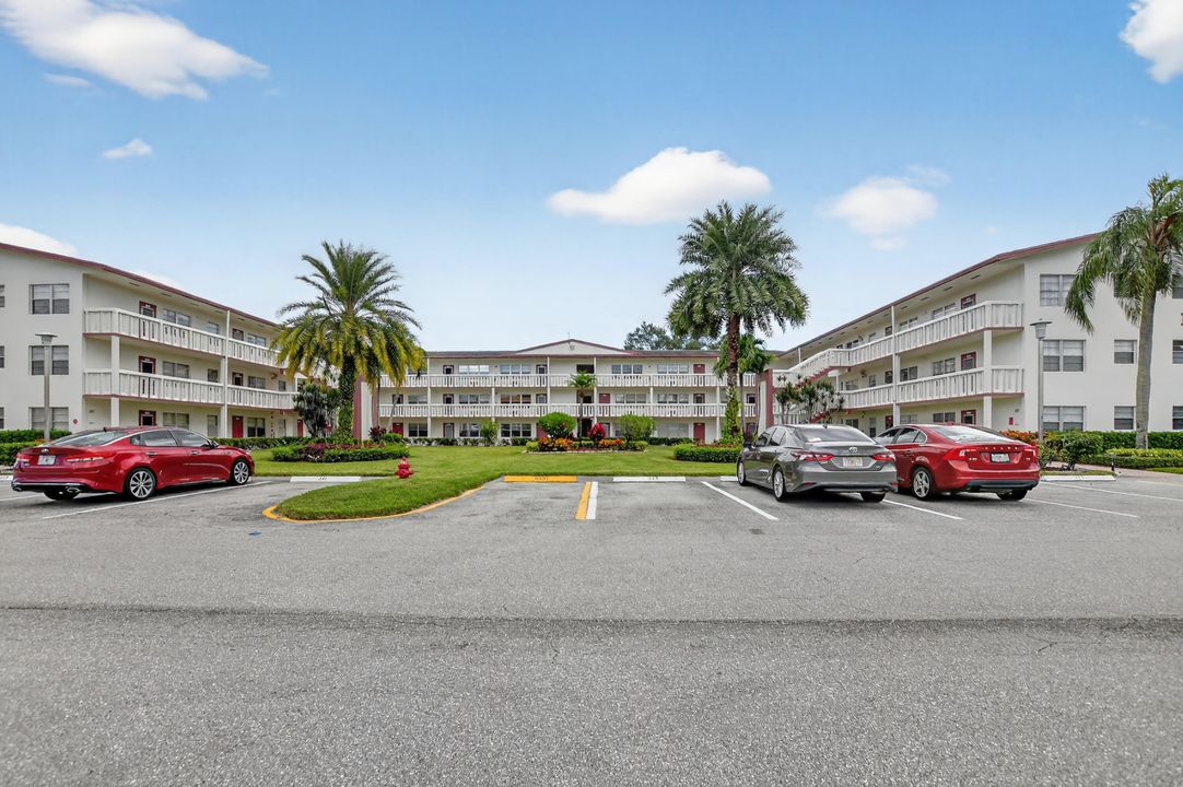 For Sale: $159,900 (2 beds, 1 baths, 819 Square Feet)