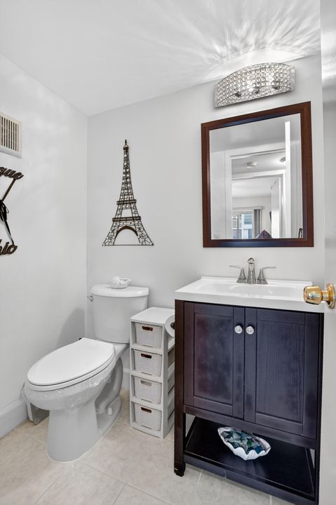 For Sale: $159,900 (2 beds, 1 baths, 819 Square Feet)