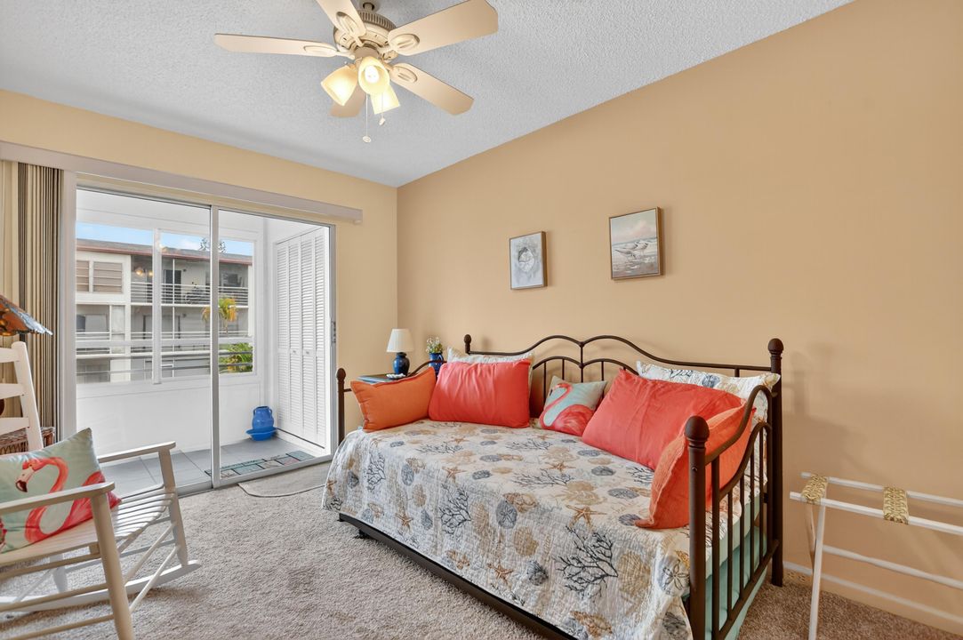 For Sale: $159,900 (2 beds, 1 baths, 819 Square Feet)