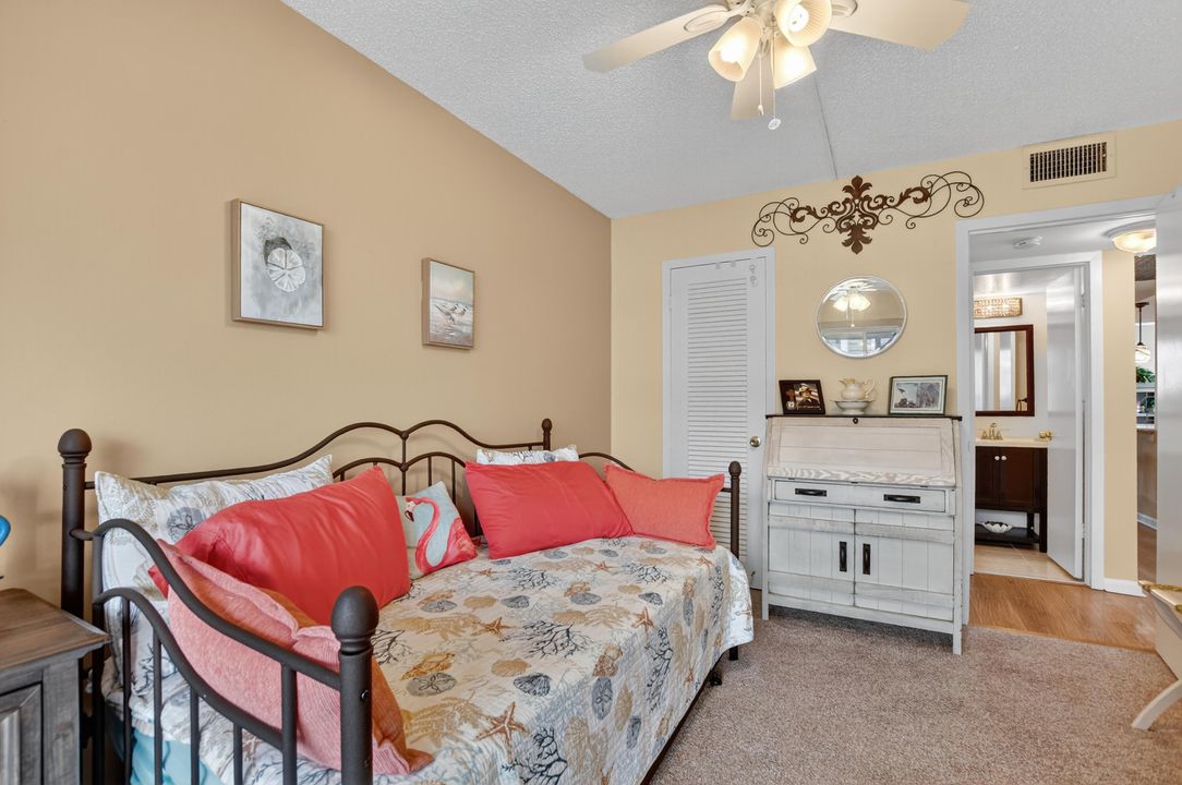 For Sale: $159,900 (2 beds, 1 baths, 819 Square Feet)