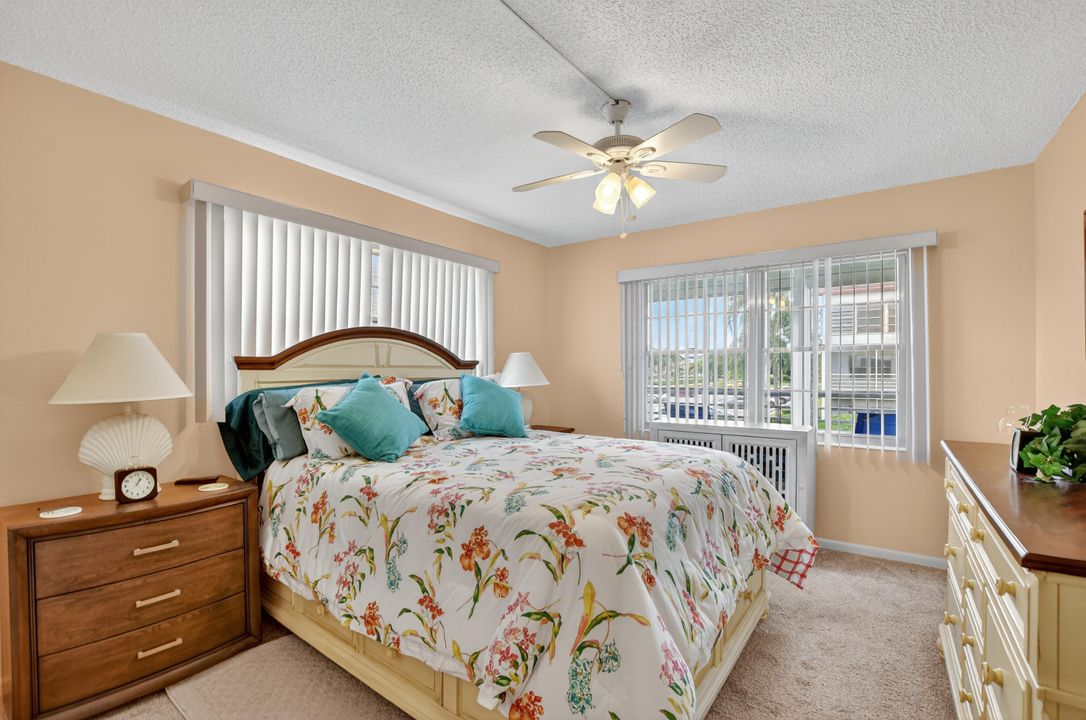 For Sale: $159,900 (2 beds, 1 baths, 819 Square Feet)