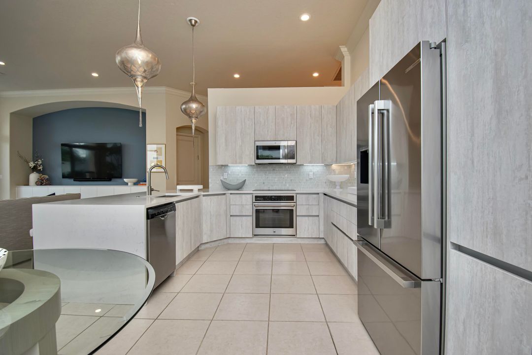 For Rent: $18,000 (3 beds, 3 baths, 2468 Square Feet)