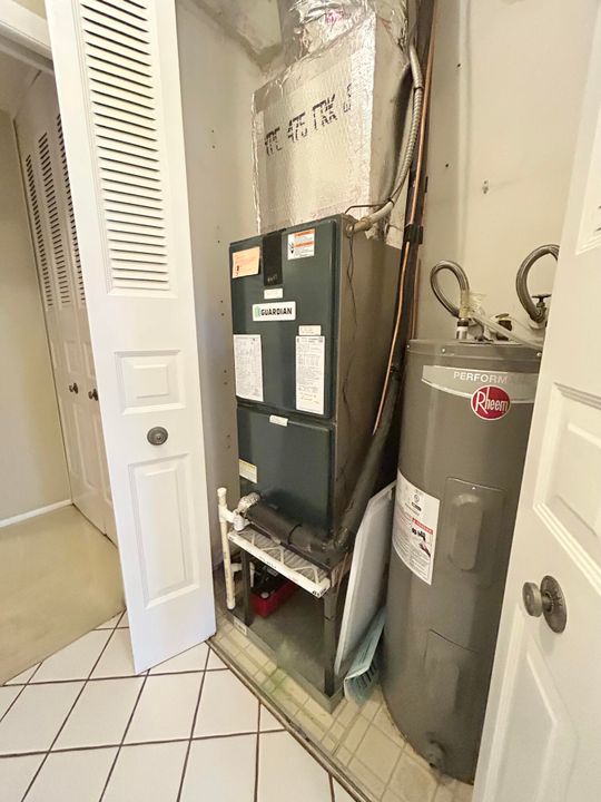 For Sale: $110,000 (2 beds, 2 baths, 910 Square Feet)