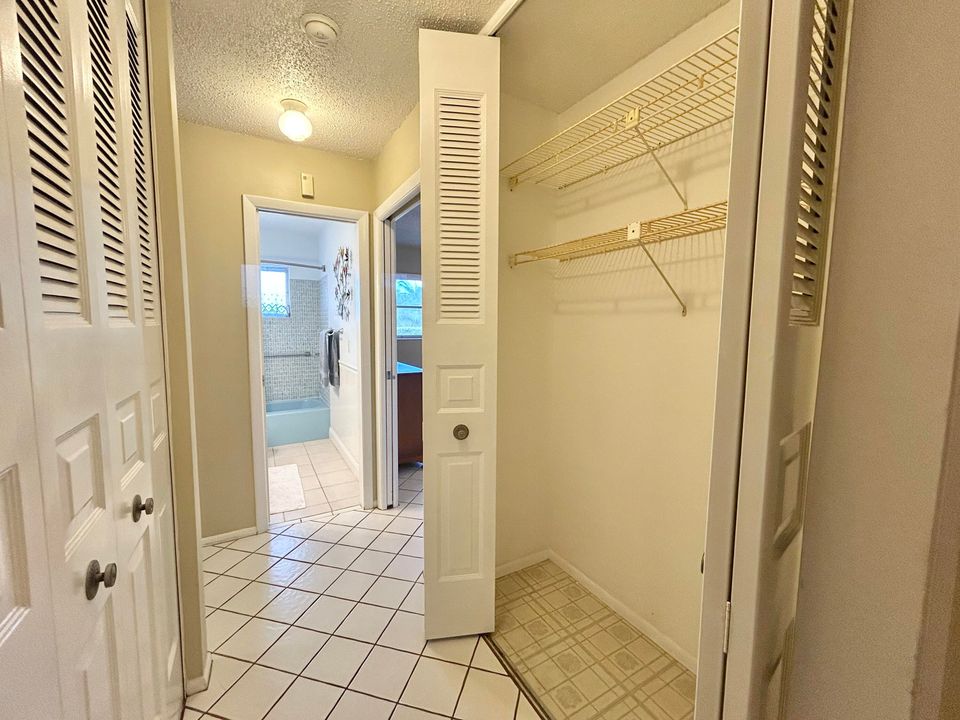 For Sale: $110,000 (2 beds, 2 baths, 910 Square Feet)