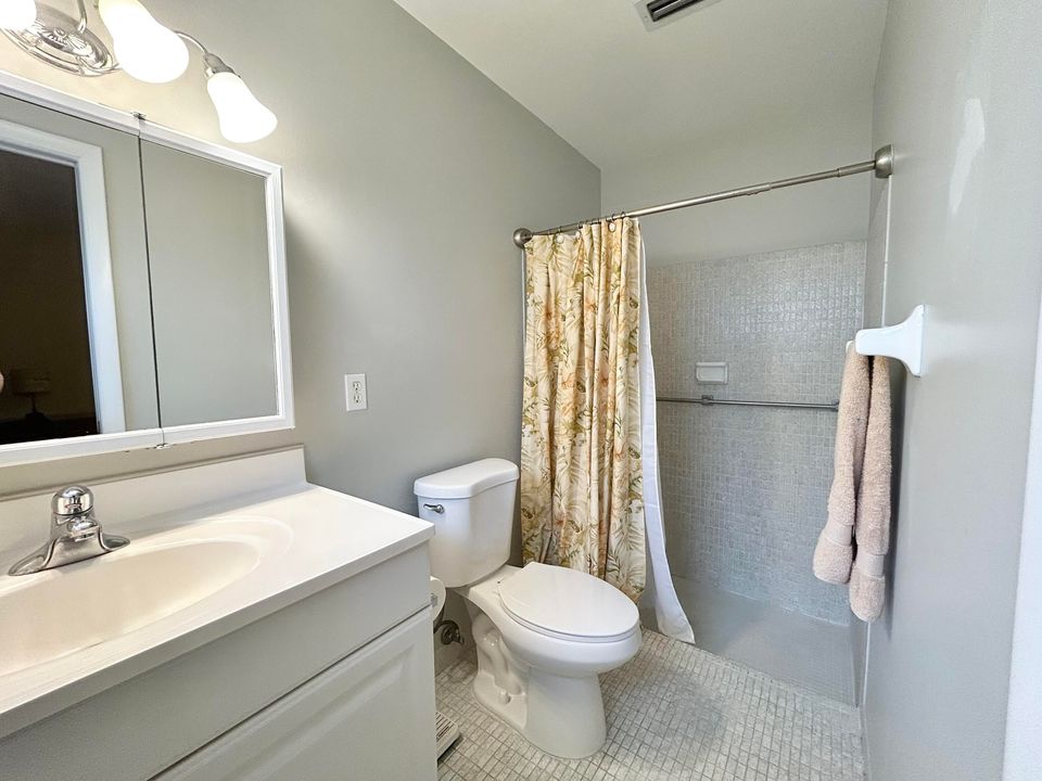 For Sale: $110,000 (2 beds, 2 baths, 910 Square Feet)