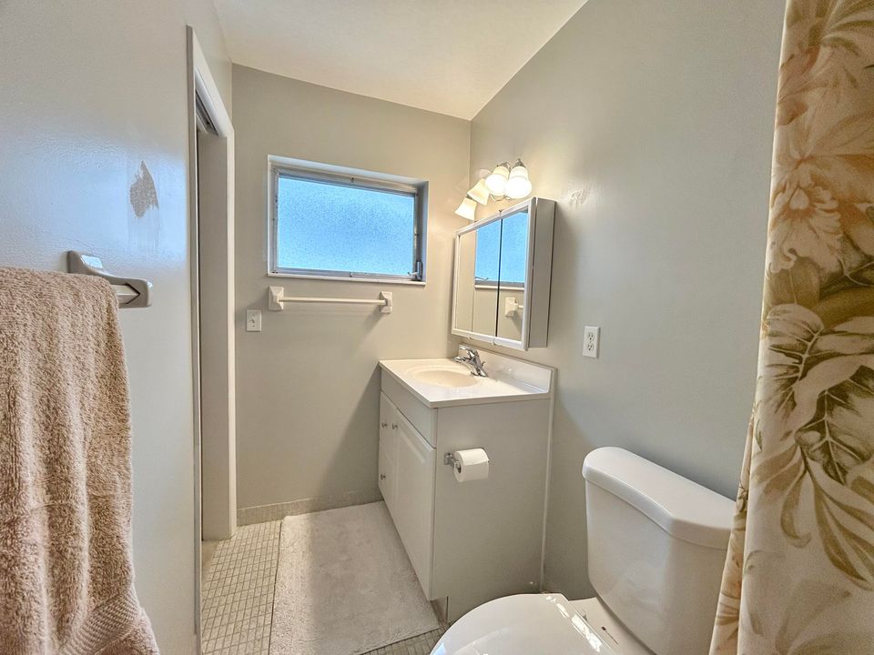 For Sale: $110,000 (2 beds, 2 baths, 910 Square Feet)