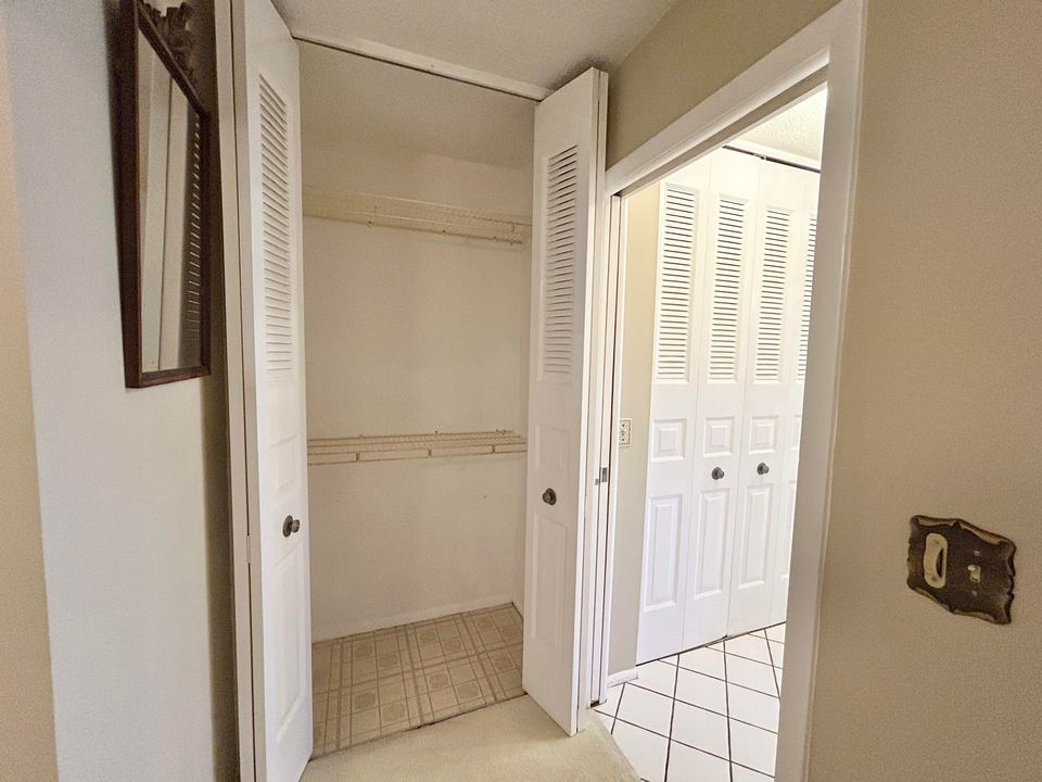For Sale: $110,000 (2 beds, 2 baths, 910 Square Feet)