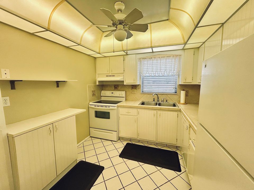 For Sale: $110,000 (2 beds, 2 baths, 910 Square Feet)