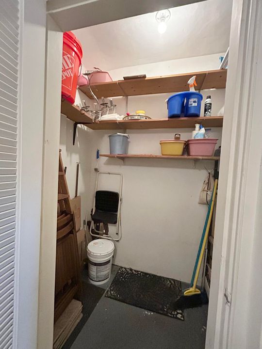 For Sale: $110,000 (2 beds, 2 baths, 910 Square Feet)