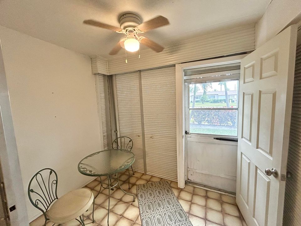 For Sale: $110,000 (2 beds, 2 baths, 910 Square Feet)