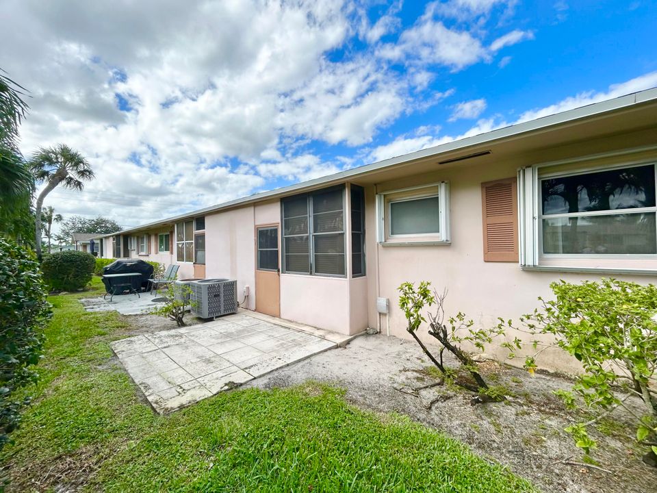 For Sale: $110,000 (2 beds, 2 baths, 910 Square Feet)