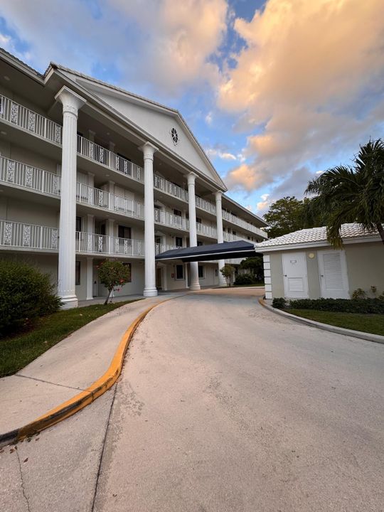 For Rent: $2,200 (2 beds, 2 baths, 1348 Square Feet)