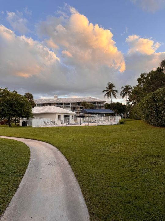 For Rent: $2,200 (2 beds, 2 baths, 1348 Square Feet)