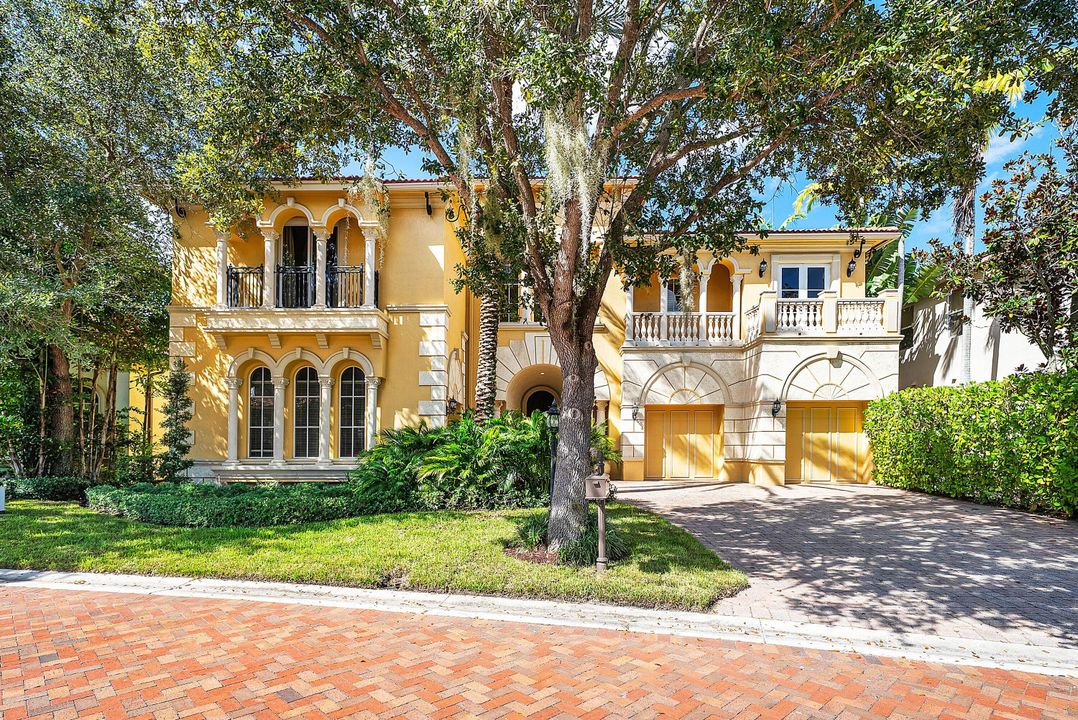 合同活跃: $2,650,000 (5 贝兹, 5 浴室, 6385 平方英尺)