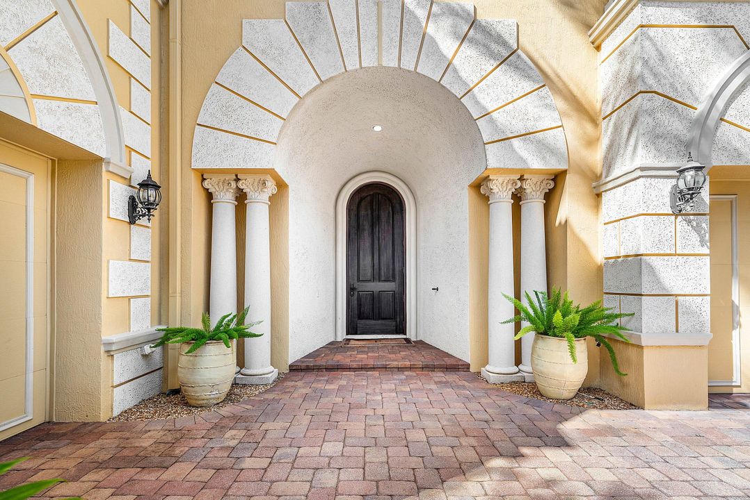 合同活跃: $2,650,000 (5 贝兹, 5 浴室, 6385 平方英尺)