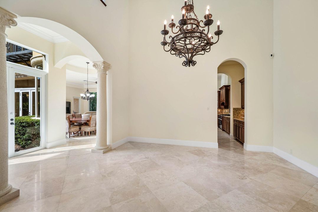 合同活跃: $2,650,000 (5 贝兹, 5 浴室, 6385 平方英尺)