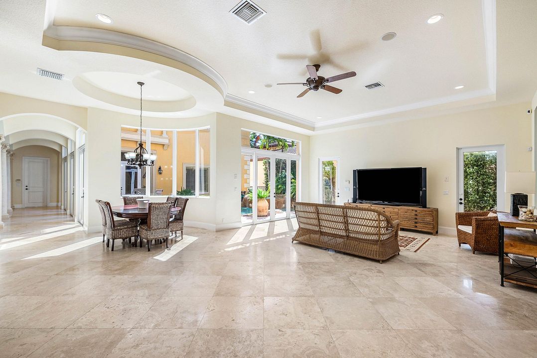 合同活跃: $2,650,000 (5 贝兹, 5 浴室, 6385 平方英尺)