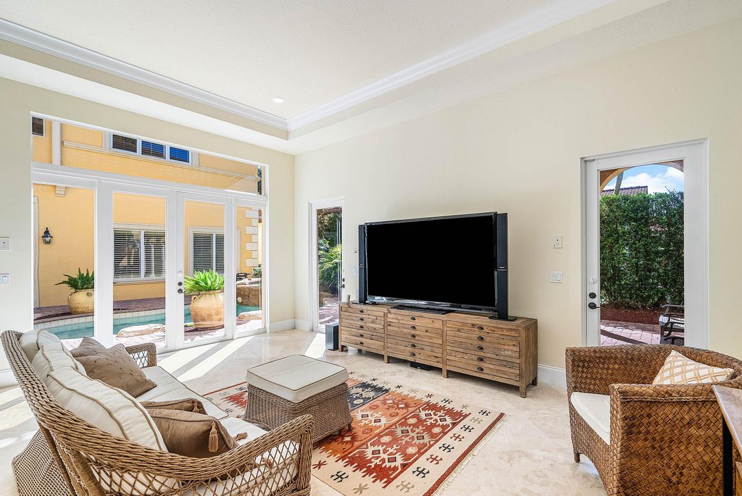 合同活跃: $2,650,000 (5 贝兹, 5 浴室, 6385 平方英尺)