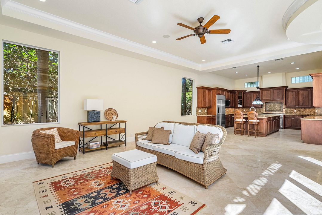 合同活跃: $2,650,000 (5 贝兹, 5 浴室, 6385 平方英尺)