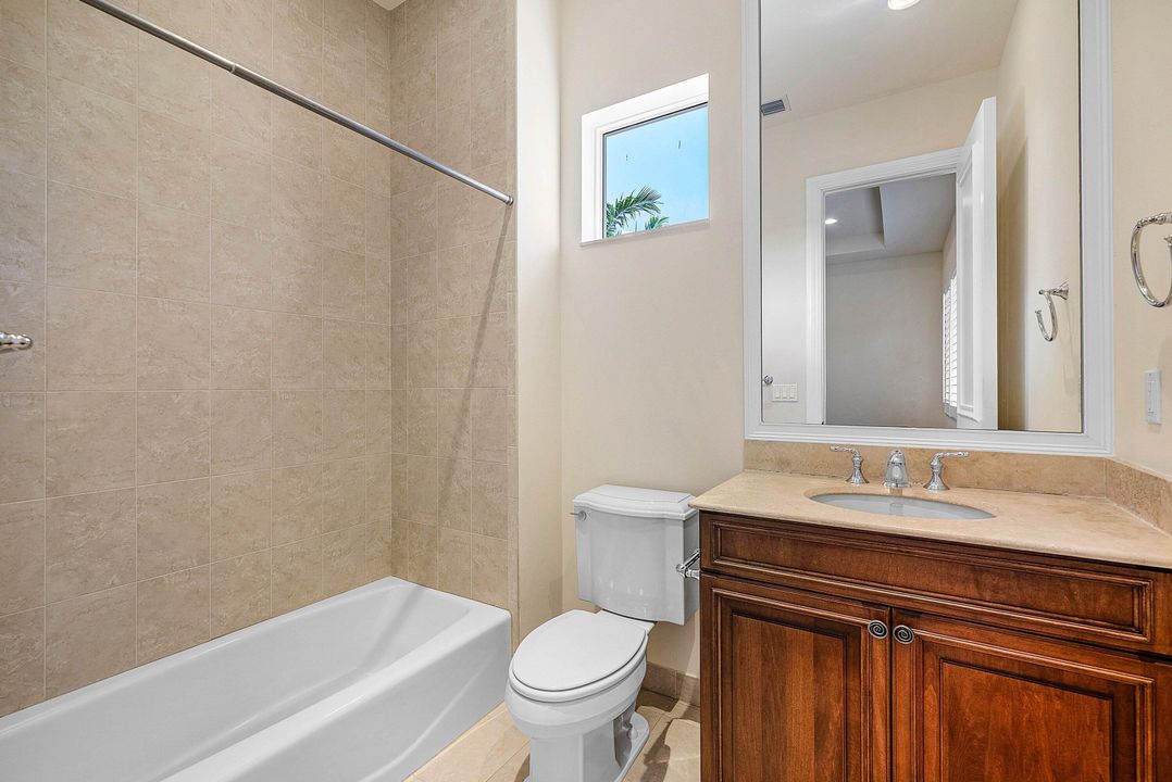 合同活跃: $2,650,000 (5 贝兹, 5 浴室, 6385 平方英尺)