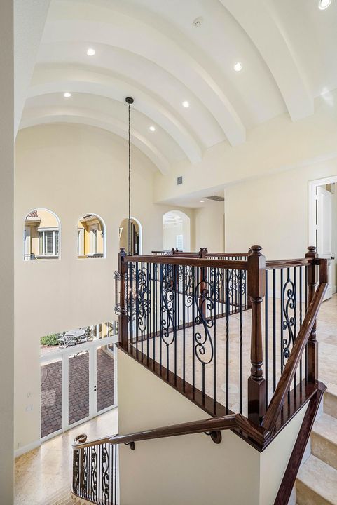 合同活跃: $2,650,000 (5 贝兹, 5 浴室, 6385 平方英尺)