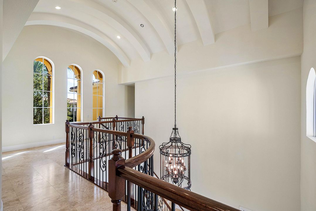 合同活跃: $2,650,000 (5 贝兹, 5 浴室, 6385 平方英尺)