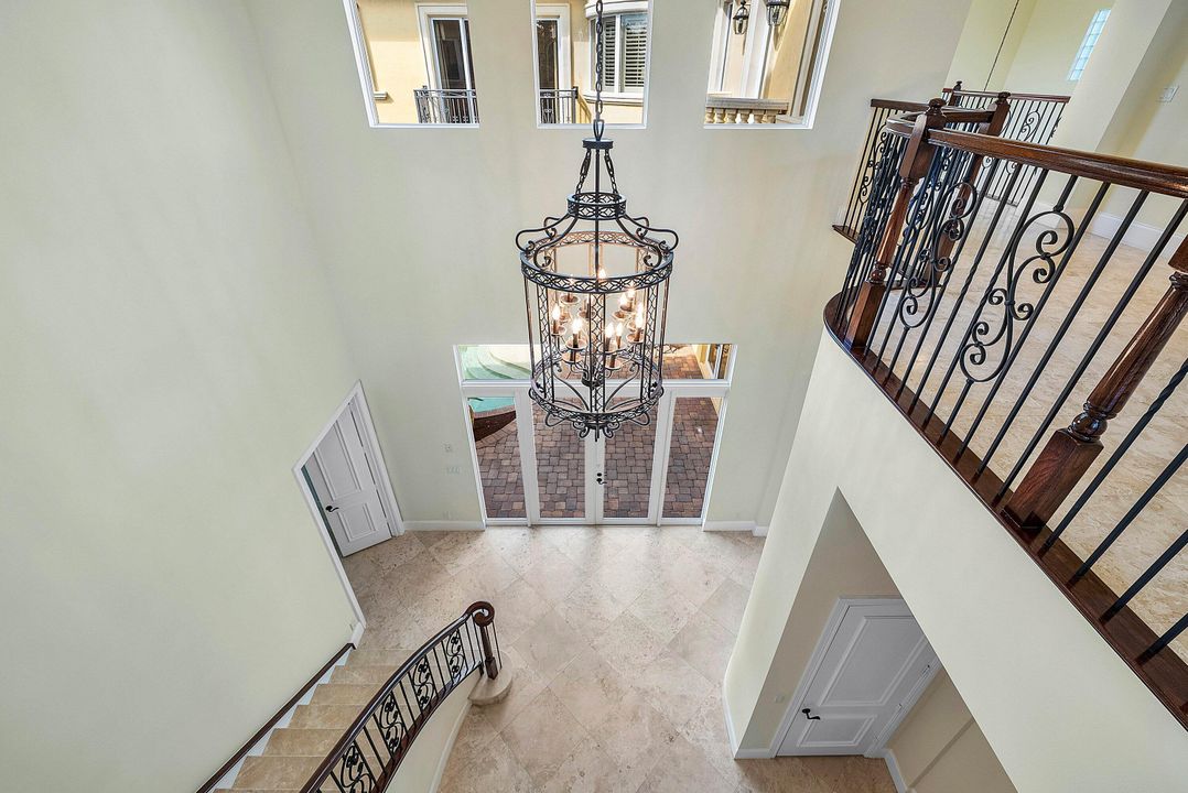 合同活跃: $2,650,000 (5 贝兹, 5 浴室, 6385 平方英尺)