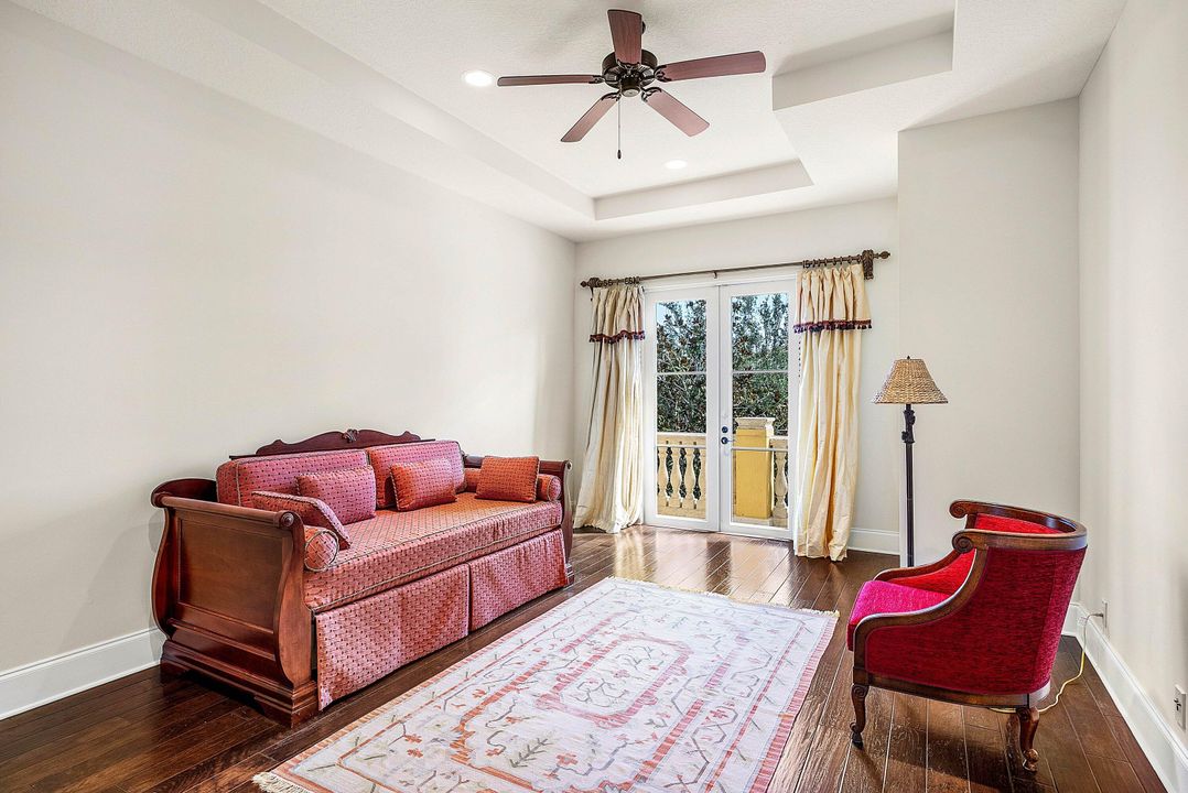 合同活跃: $2,650,000 (5 贝兹, 5 浴室, 6385 平方英尺)