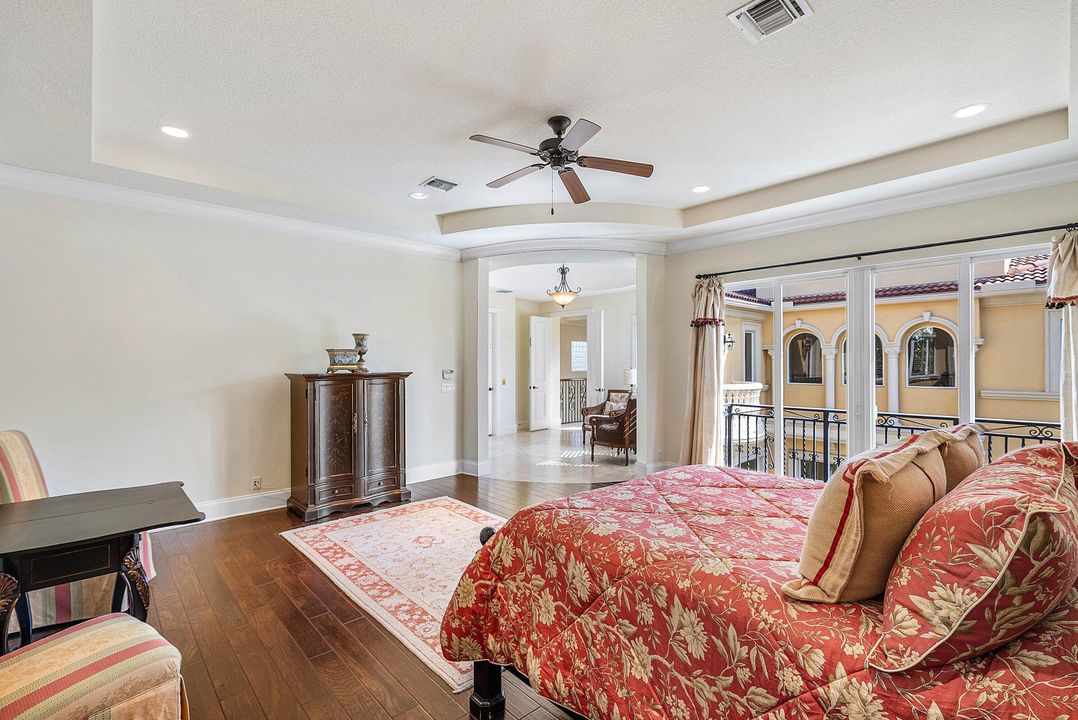 合同活跃: $2,650,000 (5 贝兹, 5 浴室, 6385 平方英尺)