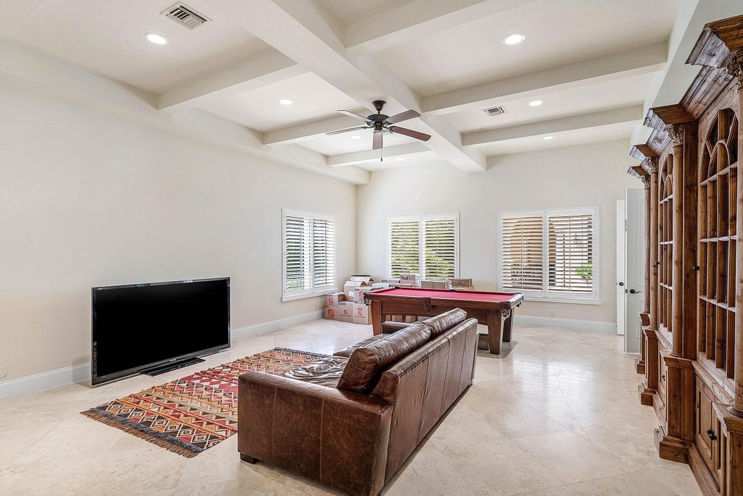 合同活跃: $2,650,000 (5 贝兹, 5 浴室, 6385 平方英尺)