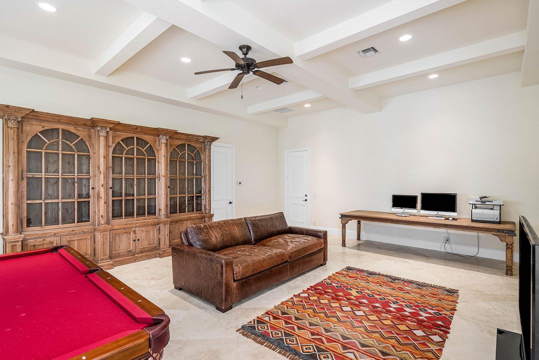 合同活跃: $2,650,000 (5 贝兹, 5 浴室, 6385 平方英尺)