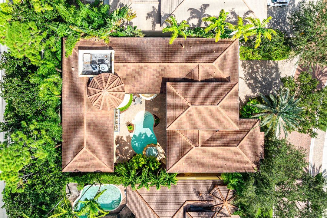 合同活跃: $2,650,000 (5 贝兹, 5 浴室, 6385 平方英尺)