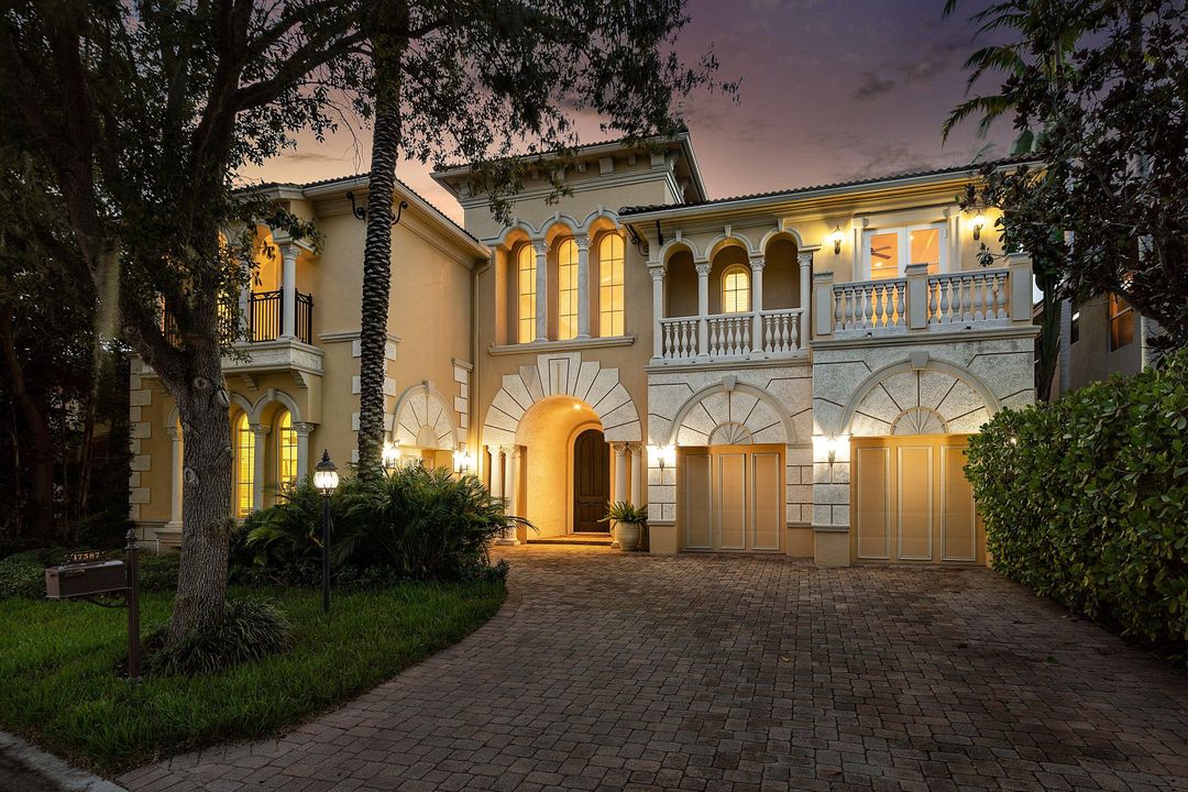 合同活跃: $2,650,000 (5 贝兹, 5 浴室, 6385 平方英尺)