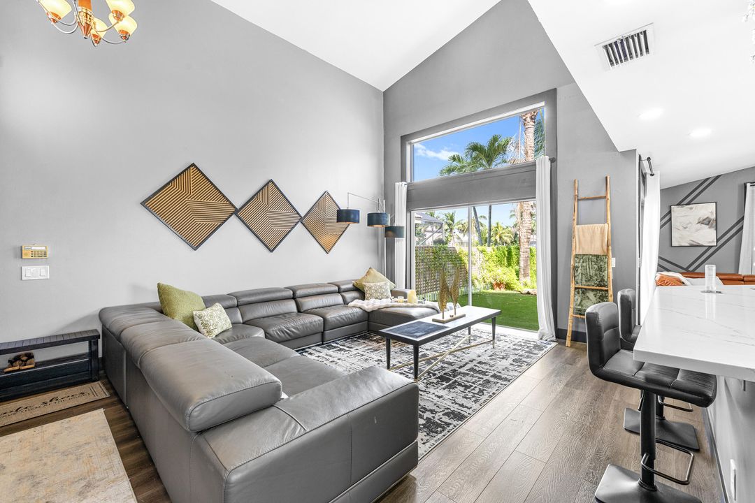 待售: $545,000 (3 贝兹, 2 浴室, 2075 平方英尺)