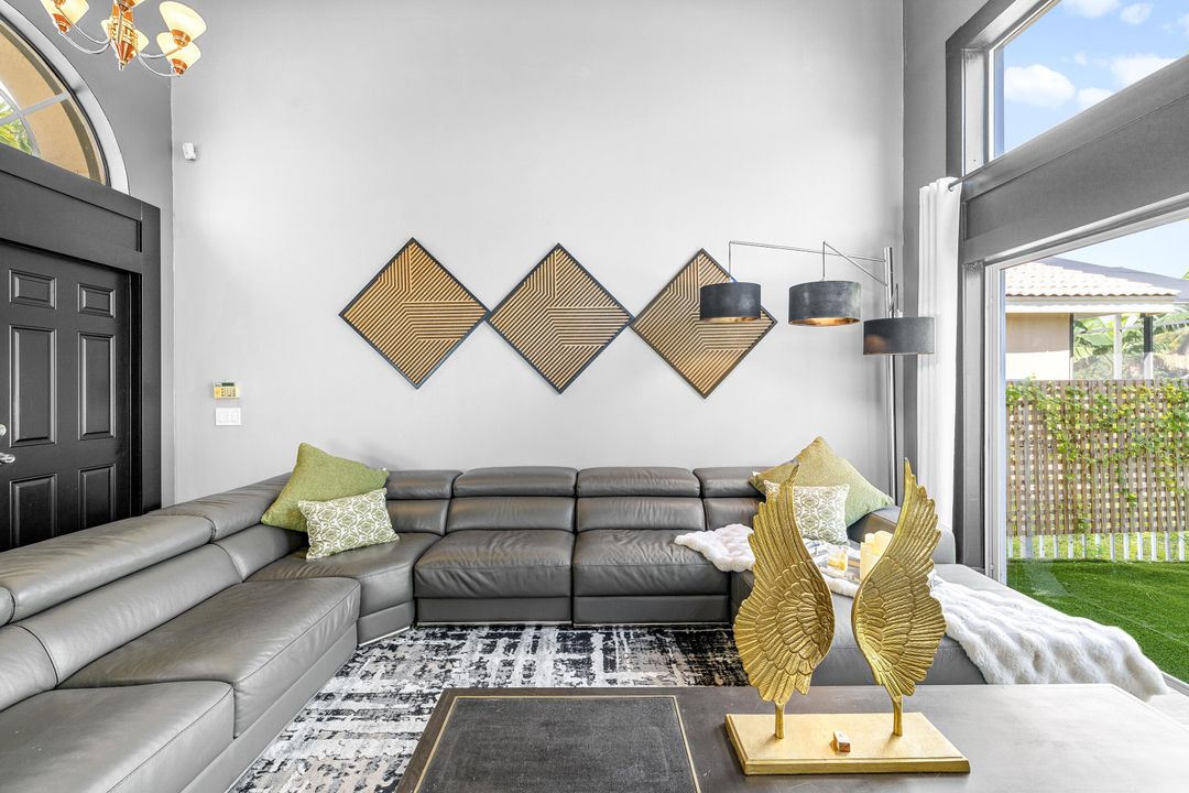 待售: $545,000 (3 贝兹, 2 浴室, 2075 平方英尺)