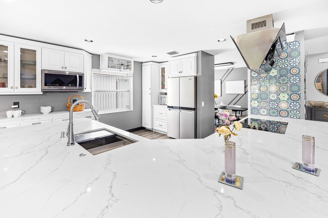 待售: $545,000 (3 贝兹, 2 浴室, 2075 平方英尺)