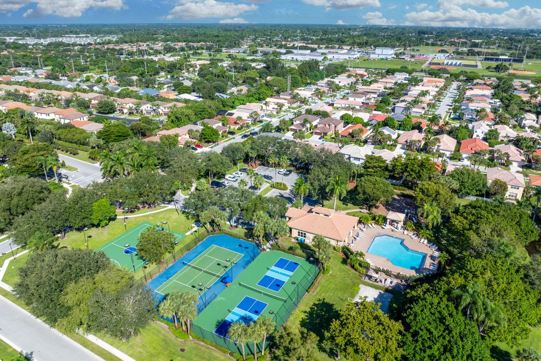 待售: $545,000 (3 贝兹, 2 浴室, 2075 平方英尺)