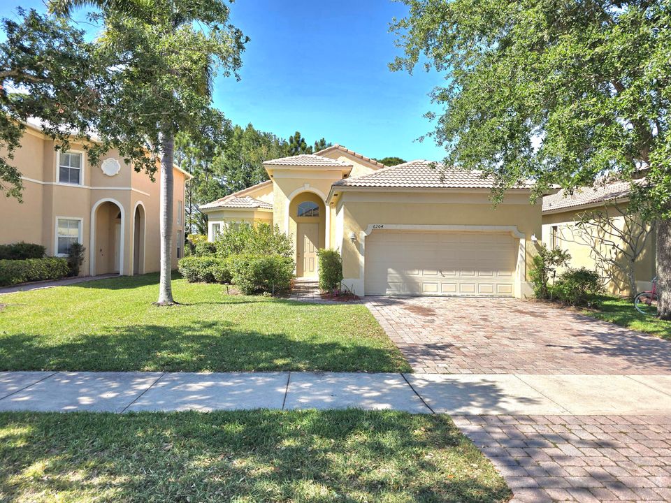 Recently Sold: $299,800 (3 beds, 2 baths, 1814 Square Feet)