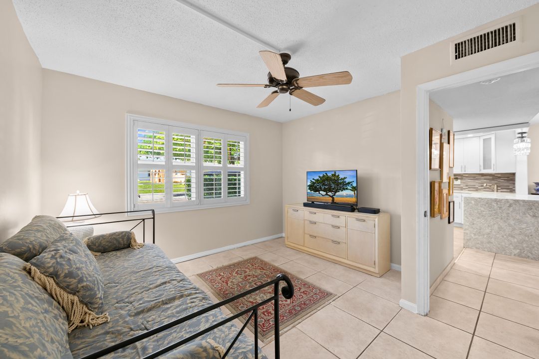 For Sale: $395,000 (2 beds, 2 baths, 988 Square Feet)