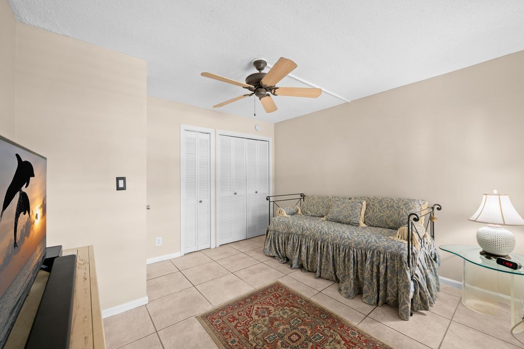 For Sale: $395,000 (2 beds, 2 baths, 988 Square Feet)
