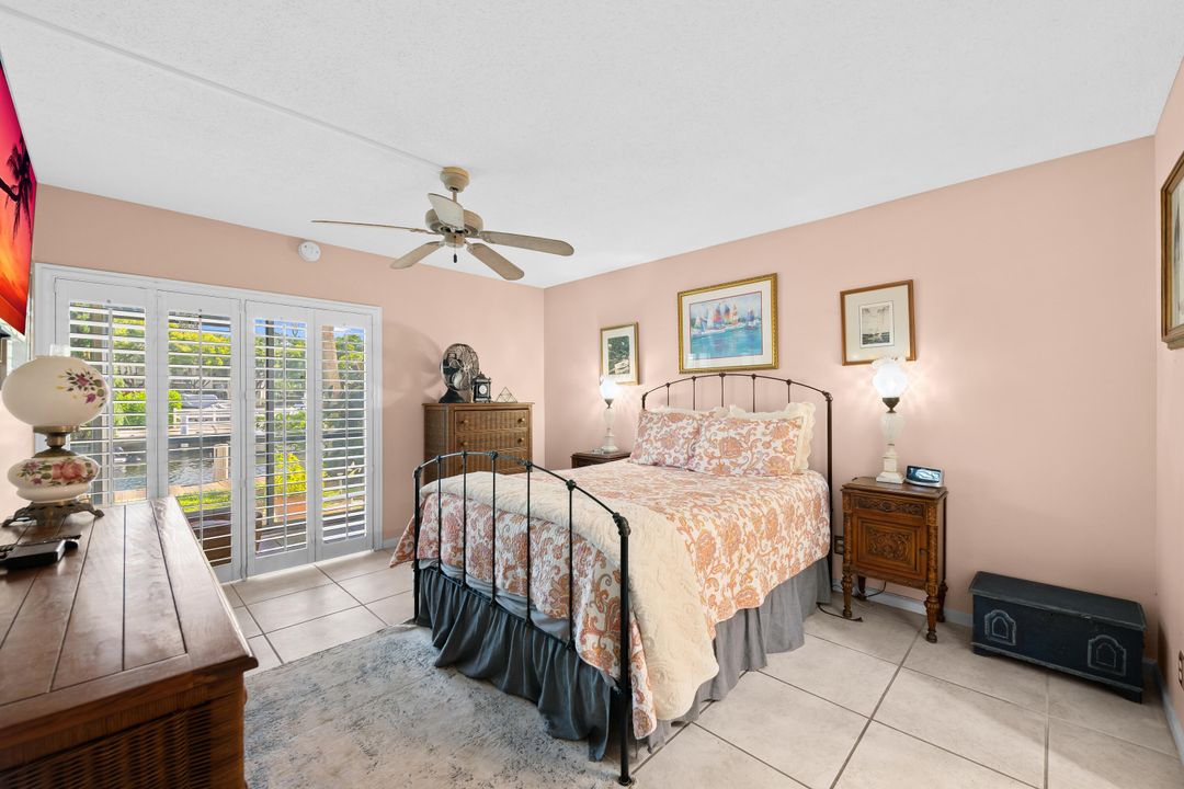 For Sale: $395,000 (2 beds, 2 baths, 988 Square Feet)