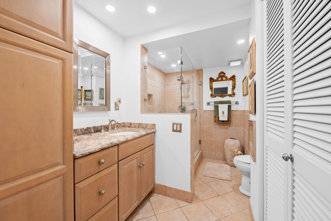 For Sale: $395,000 (2 beds, 2 baths, 988 Square Feet)