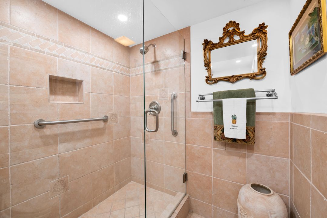 For Sale: $395,000 (2 beds, 2 baths, 988 Square Feet)