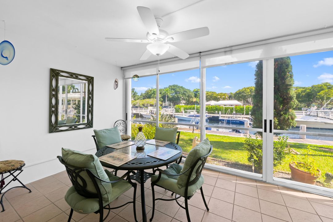 For Sale: $395,000 (2 beds, 2 baths, 988 Square Feet)