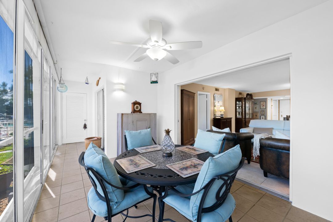 For Sale: $395,000 (2 beds, 2 baths, 988 Square Feet)