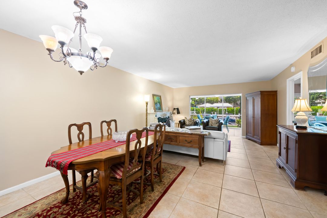 For Sale: $395,000 (2 beds, 2 baths, 988 Square Feet)