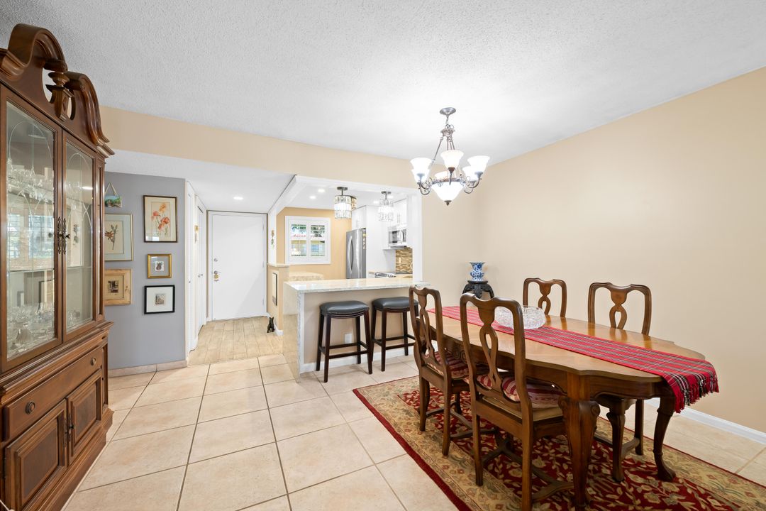 For Sale: $395,000 (2 beds, 2 baths, 988 Square Feet)